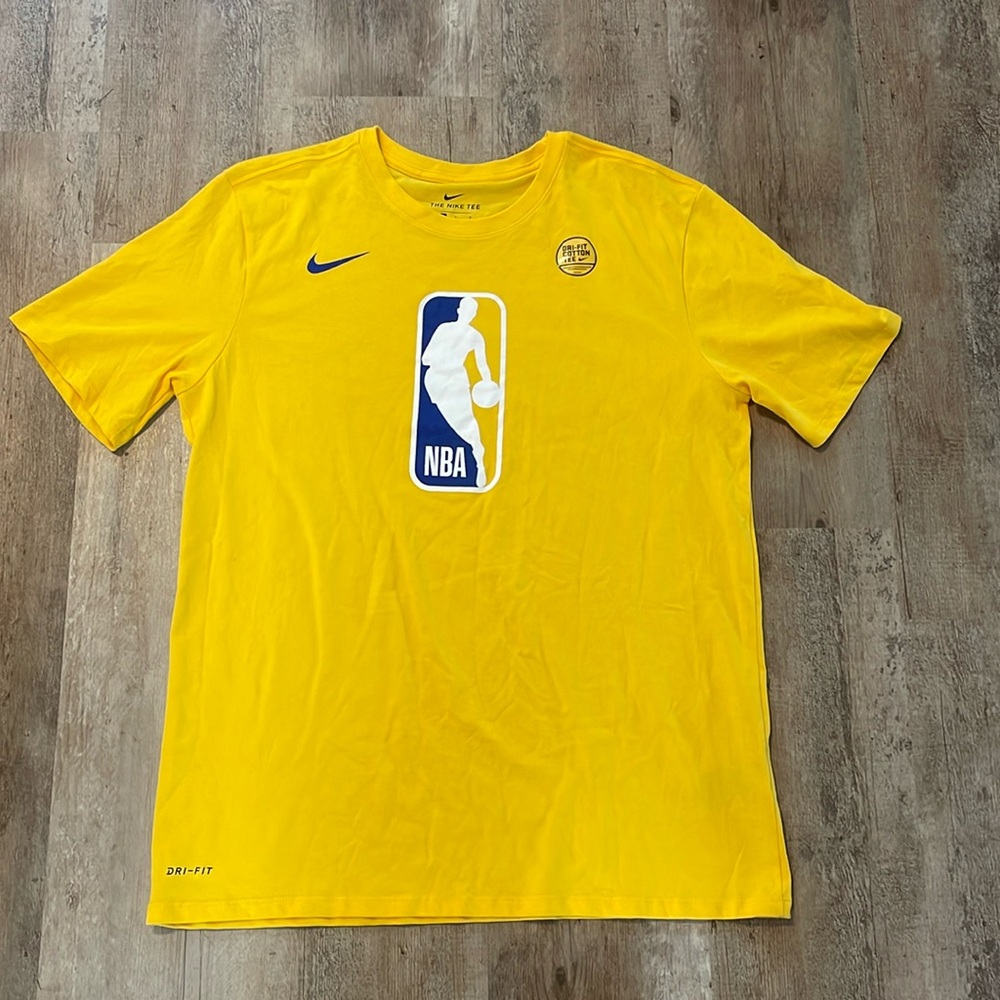 Nike mens NBA dri-fit tshirt NWT Large